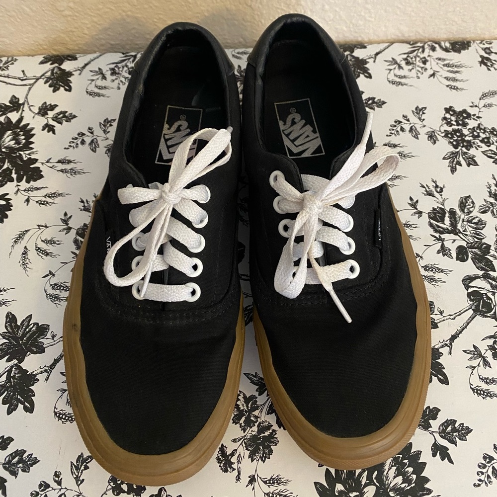 black era 59 authentic gum sole vans - size 7 mens / 8.5 women’s